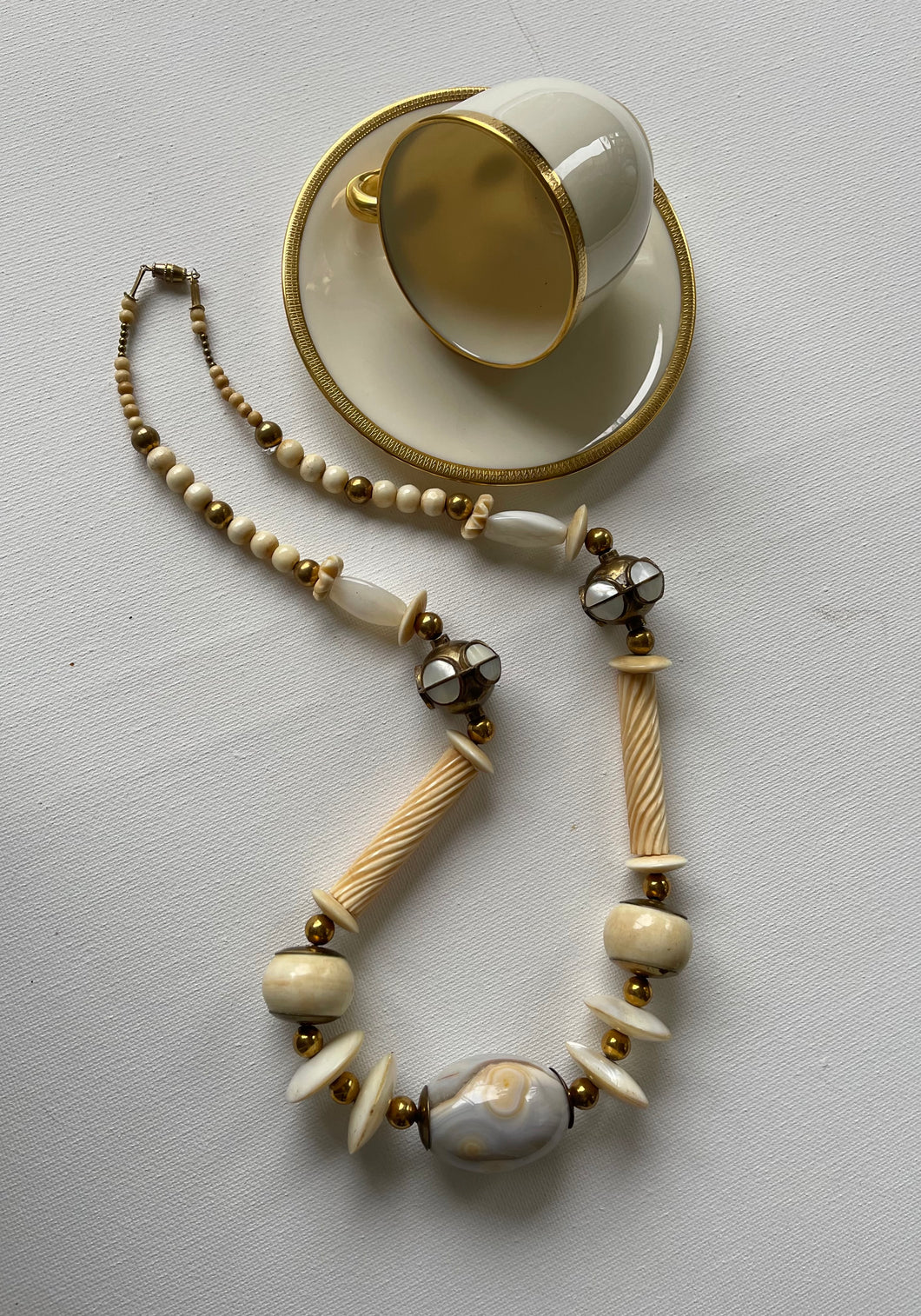 Mother of Pearl, bones and shells beads Vintage Necklace