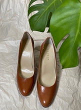 Load image into Gallery viewer, Lauren, Ralph Lauren Vintage Heels
