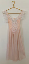 Load image into Gallery viewer, Encaje al Natural Vintage Nightgown
