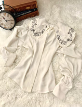 Load image into Gallery viewer, Vintage Top Down White Blouse
