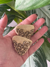 Load image into Gallery viewer, Shabby Chic Vintage Earrings
