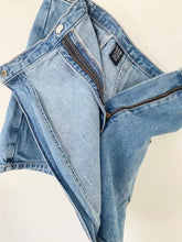 Load image into Gallery viewer, Vintage Buttoned Waist Wrap Denim Skirt
