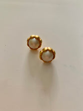 Load image into Gallery viewer, Vintage Earrings

