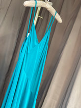 Load image into Gallery viewer, Vintage 70’s Long Slip
