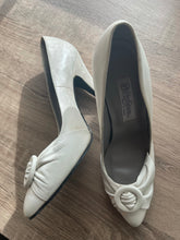 Load image into Gallery viewer, Vintage White Stiletto Heels
