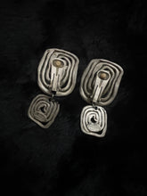 Load image into Gallery viewer, Vintage Clip On Earrings
