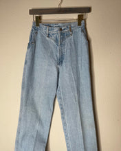 Load image into Gallery viewer, Vintage High Waist Jeans
