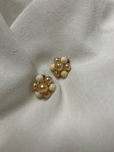 Load image into Gallery viewer, Vintage Clip On Earrings
