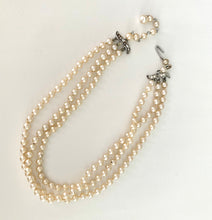 Load image into Gallery viewer, Vintage Faux Pearls Chocker-Necklace
