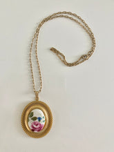 Load image into Gallery viewer, Vintage Necklace
