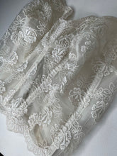 Load image into Gallery viewer, Vintage and Delicate 70’s Bustier

