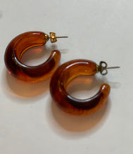 Load image into Gallery viewer, Mid Century Bakelite Root Beer Swirl Hoops

