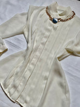 Load image into Gallery viewer, Vintage Light Cream Blouse

