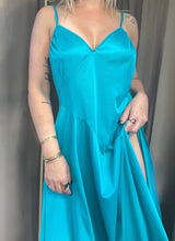 Load image into Gallery viewer, Vintage 70’s Long Slip
