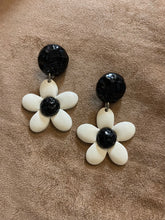 Load image into Gallery viewer, Vintage Earrings
