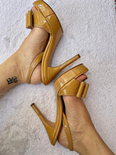 Load image into Gallery viewer, PreLoved Valentino Heels
