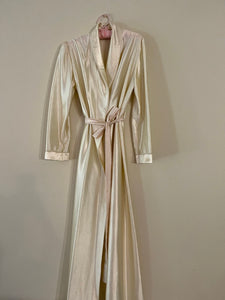Beautiful Vintage Robe