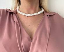 Load image into Gallery viewer, Vintage 1970’s Conch Choker
