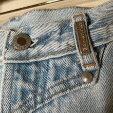 Load image into Gallery viewer, Vintage High Waist Jeans
