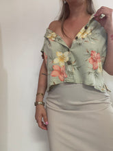 Load image into Gallery viewer, Vintage Floral Blouse
