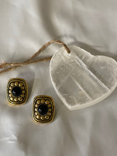 Load image into Gallery viewer, Vintage Clip On Earrings
