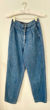 Load image into Gallery viewer, Levis Vintage High Waisted Jeans
