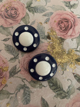 Load image into Gallery viewer, Vintage Dots Earring

