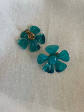 Load image into Gallery viewer, Vintage Earrings
